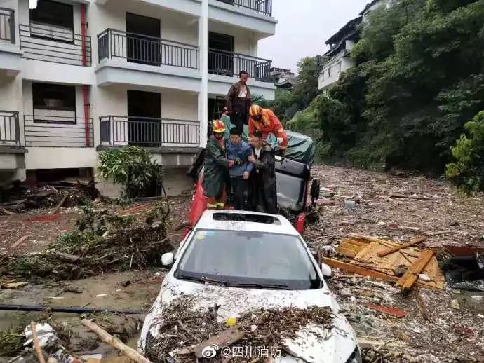 最不愿見(jiàn)到災(zāi)難的地方又受災(zāi)，汶川航拍畫(huà)面令人揪心